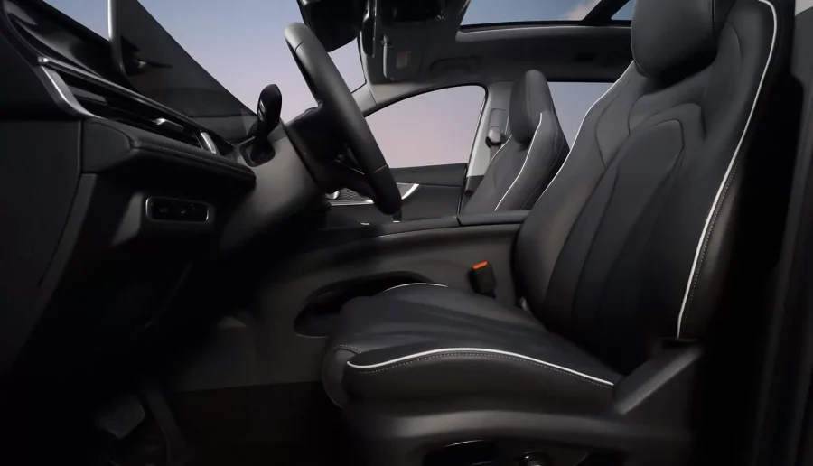 Leasing Coches Ebro S700 1.6 TGDI Luxury 7 DCT Gris, Blanco / Negro