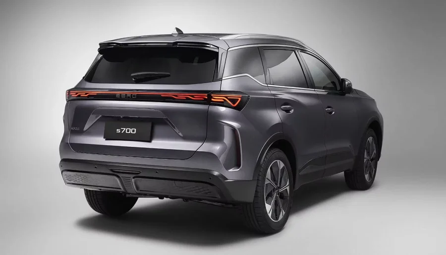 Leasing Coches Ebro S700 1.6 TGDI Luxury 7 DCT Gris, Blanco / Negro